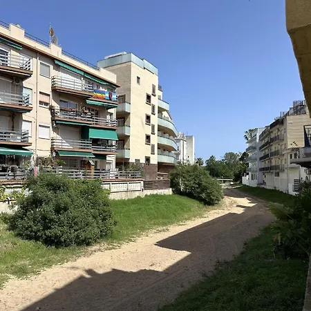 Comfortable And Centric Near Beach